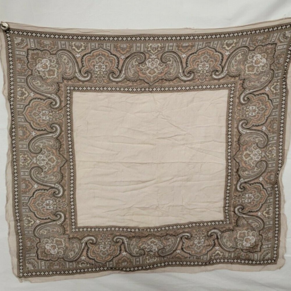 VINTAGE TAN COLORED PRINT LADIES SCARF